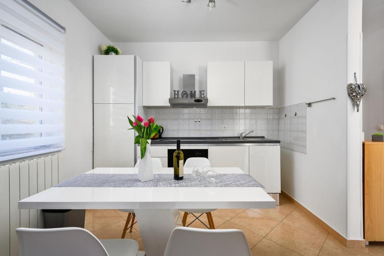 Bozica House With Apartments Murine Exterior photo